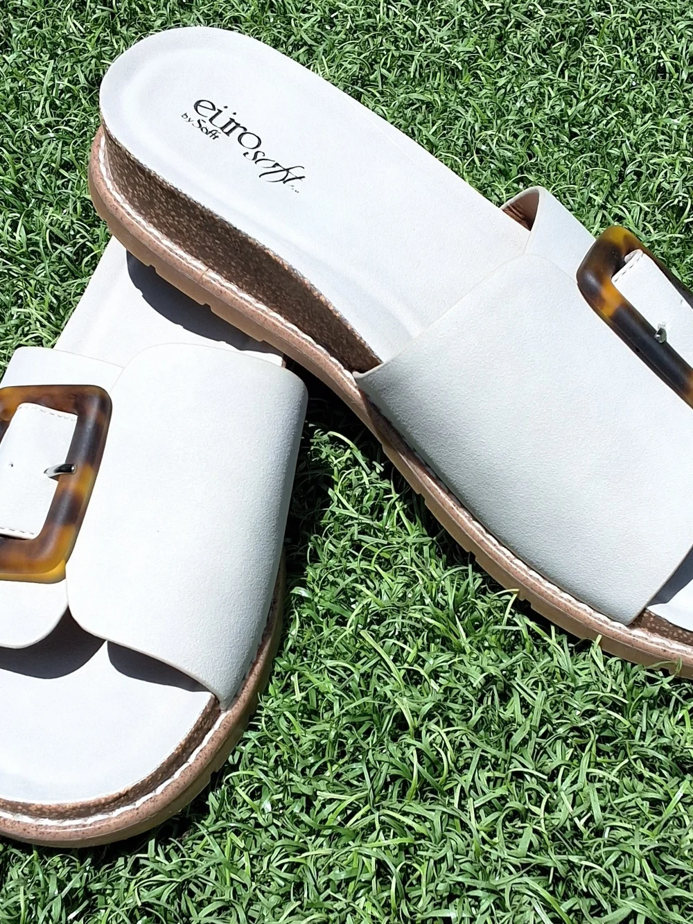 EuroSoft Galilee White Slide Sandals Tortoise Buckle Comfort Platform Wmn's 8.5